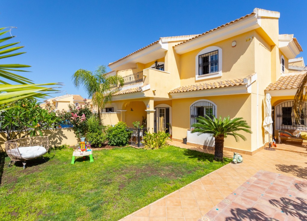 Resale - Chalet - Orihuela Costa - Los Dolses