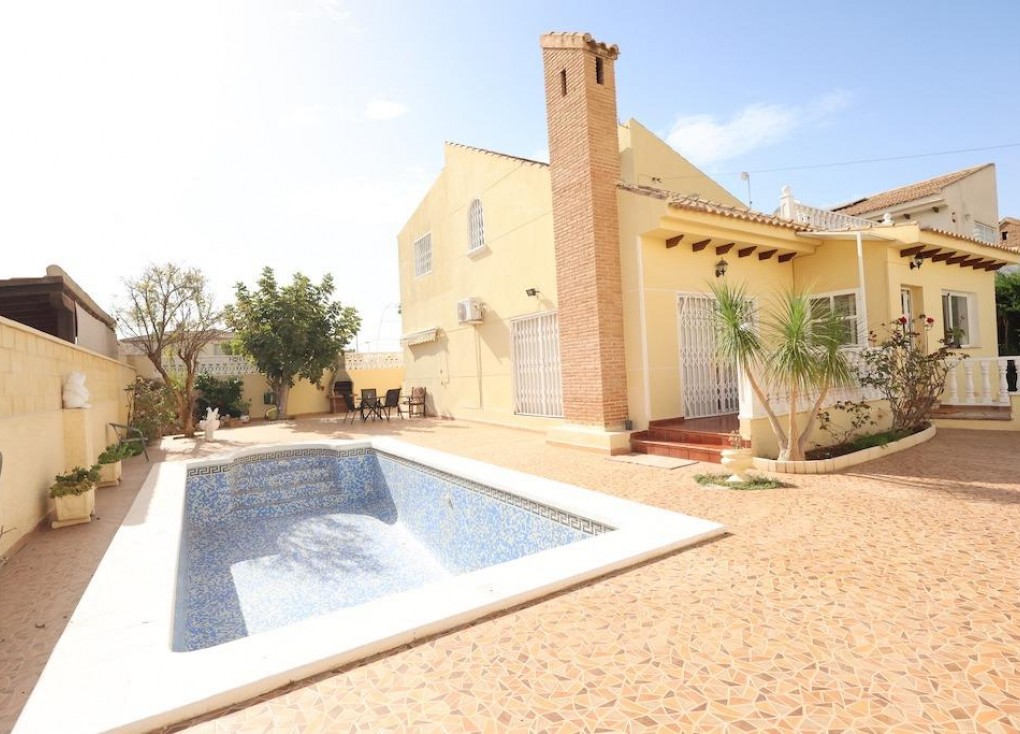 Resale - Chalet - Orihuela Costa - Playa Flamenca