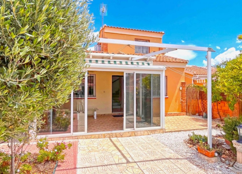 Resale - Chalet - Orihuela Costa - Playa Flamenca