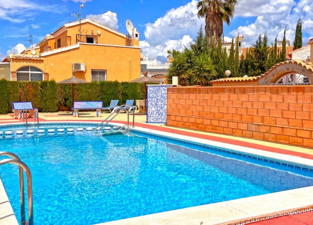 Resale - Chalet - Orihuela Costa - Playa Flamenca