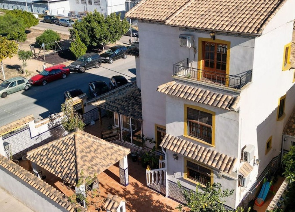 Resale - Chalet - Orihuela Costa - Punta Prima