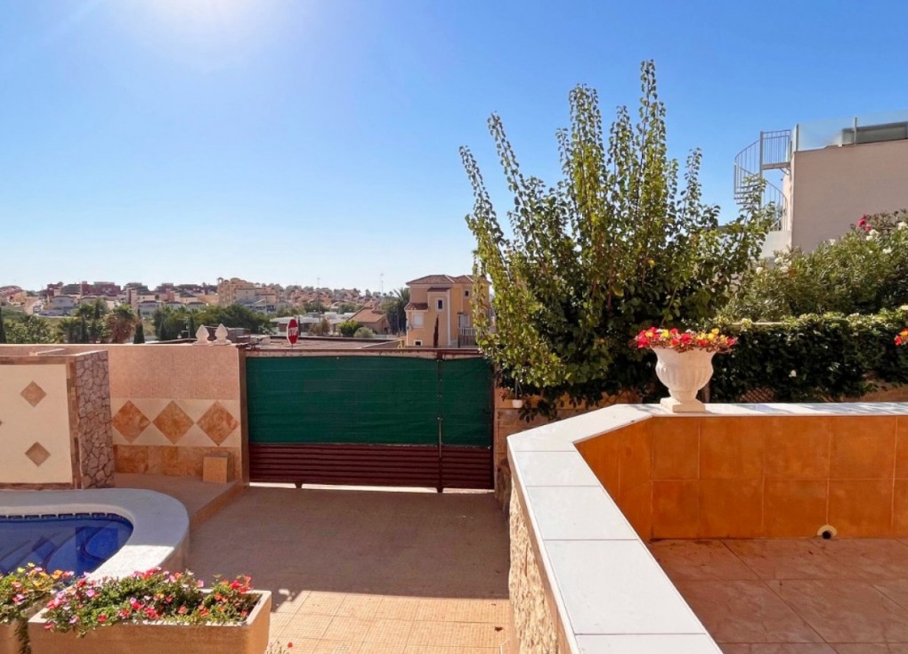 Resale - Chalet - Orihuela Costa - Villamartín