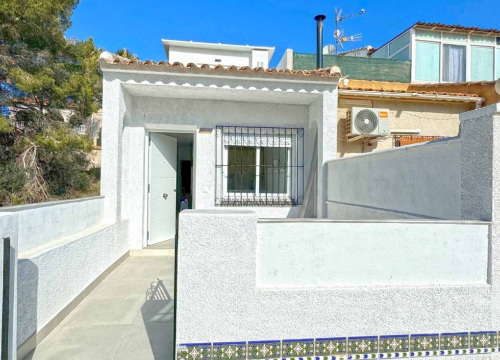 Resale - Chalet - Orihuela Costa - Villamartín