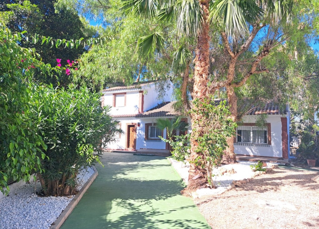 Resale - Chalet - Orihuela - Orihuela Costa