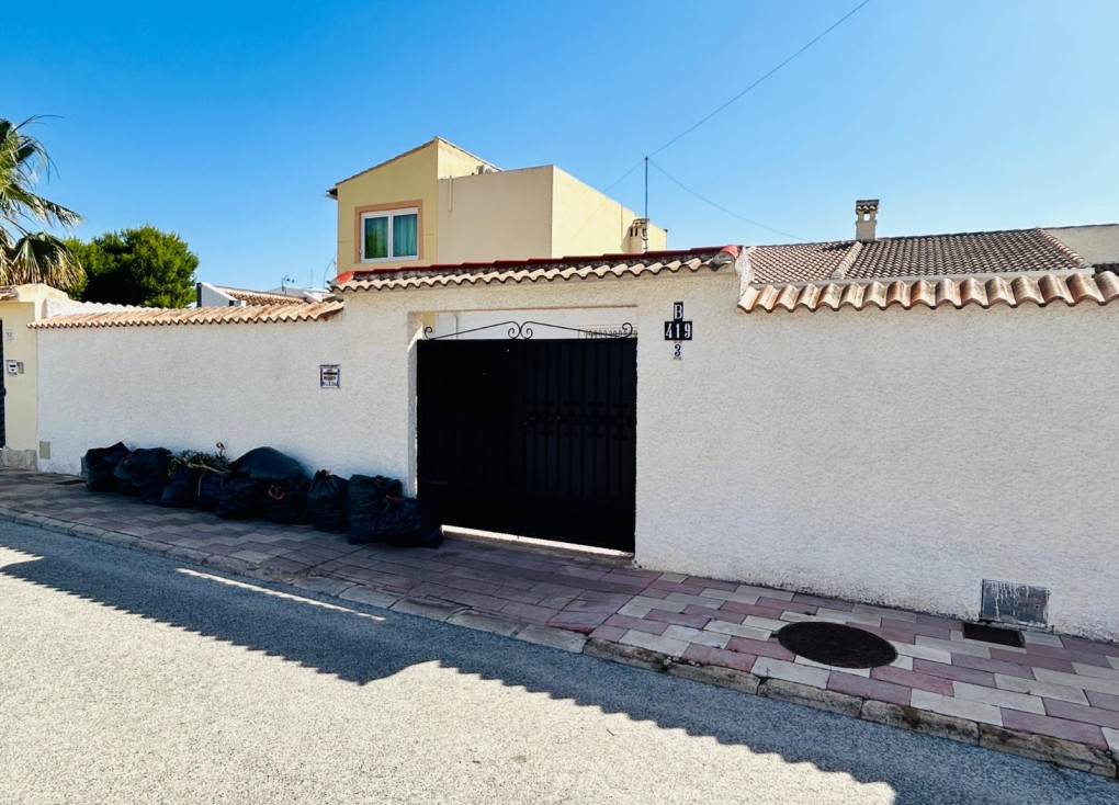 Resale - Chalet - Torrevieja - La Siesta