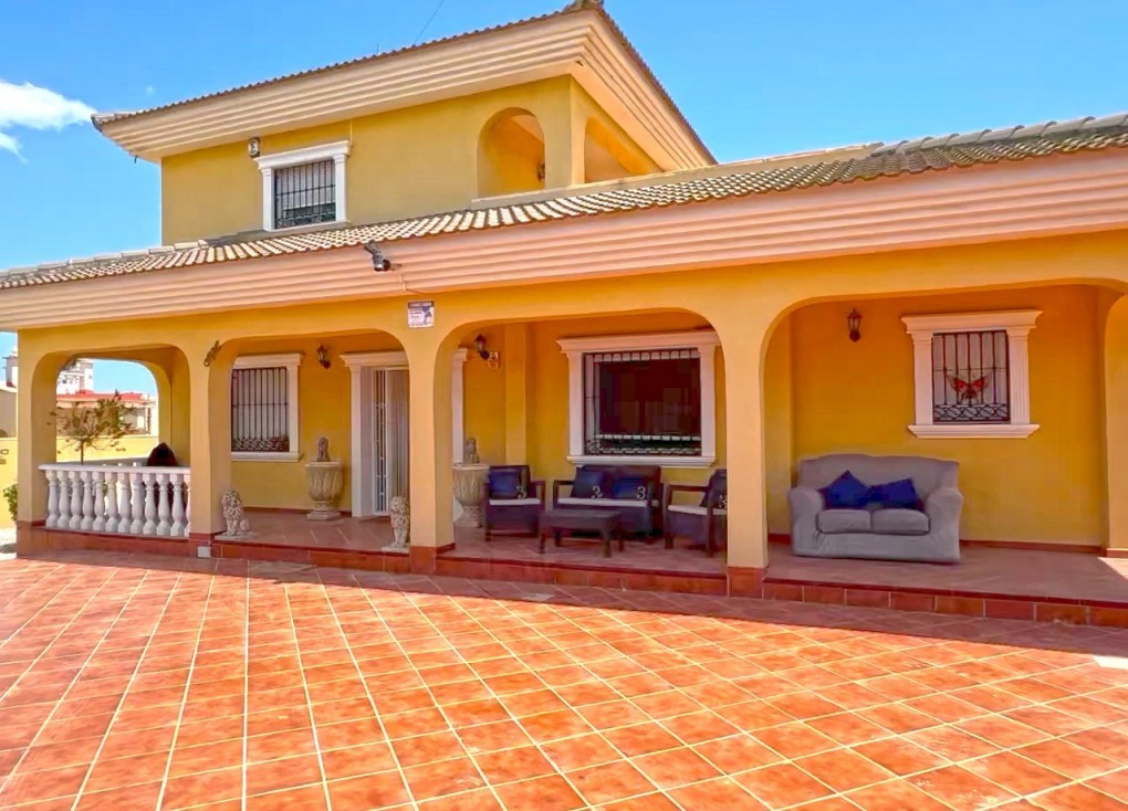 Resale - Chalet - Torrevieja - Los Balcones