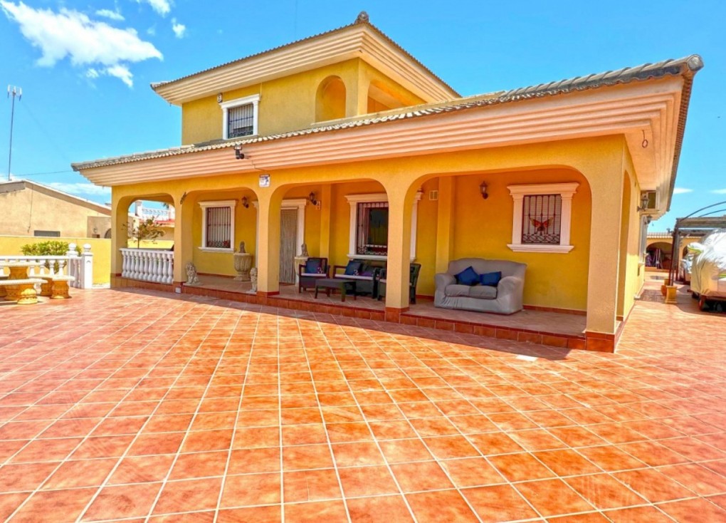 Resale - Chalet - Torrevieja - Los Balcones