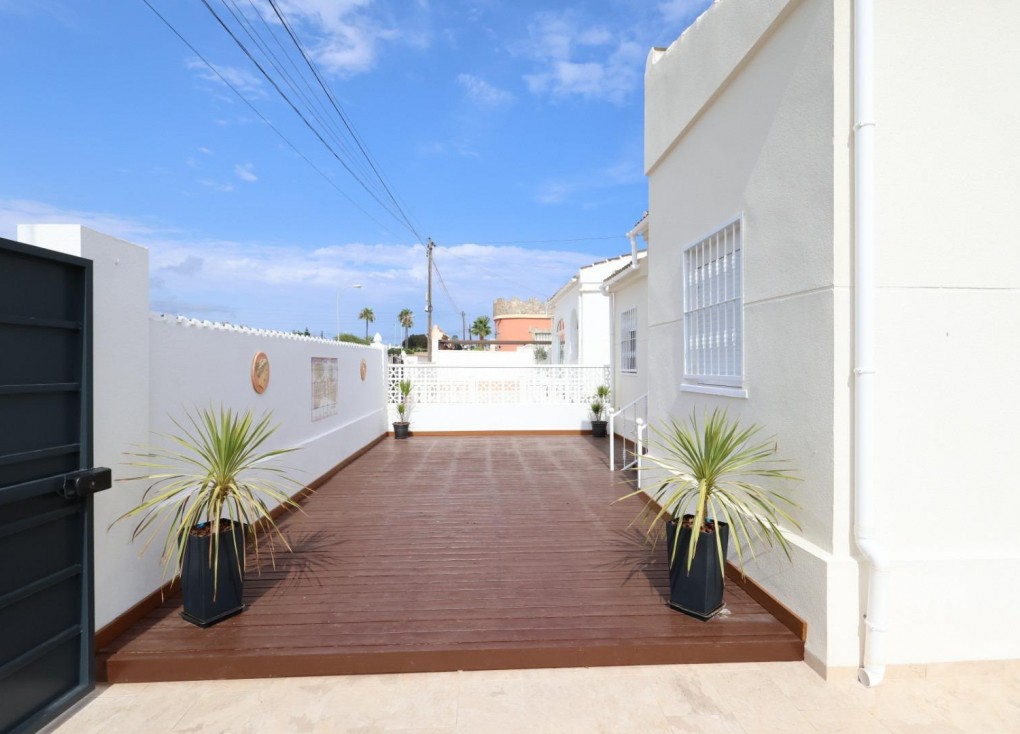 Resale - Chalet - Torrevieja - San Luis