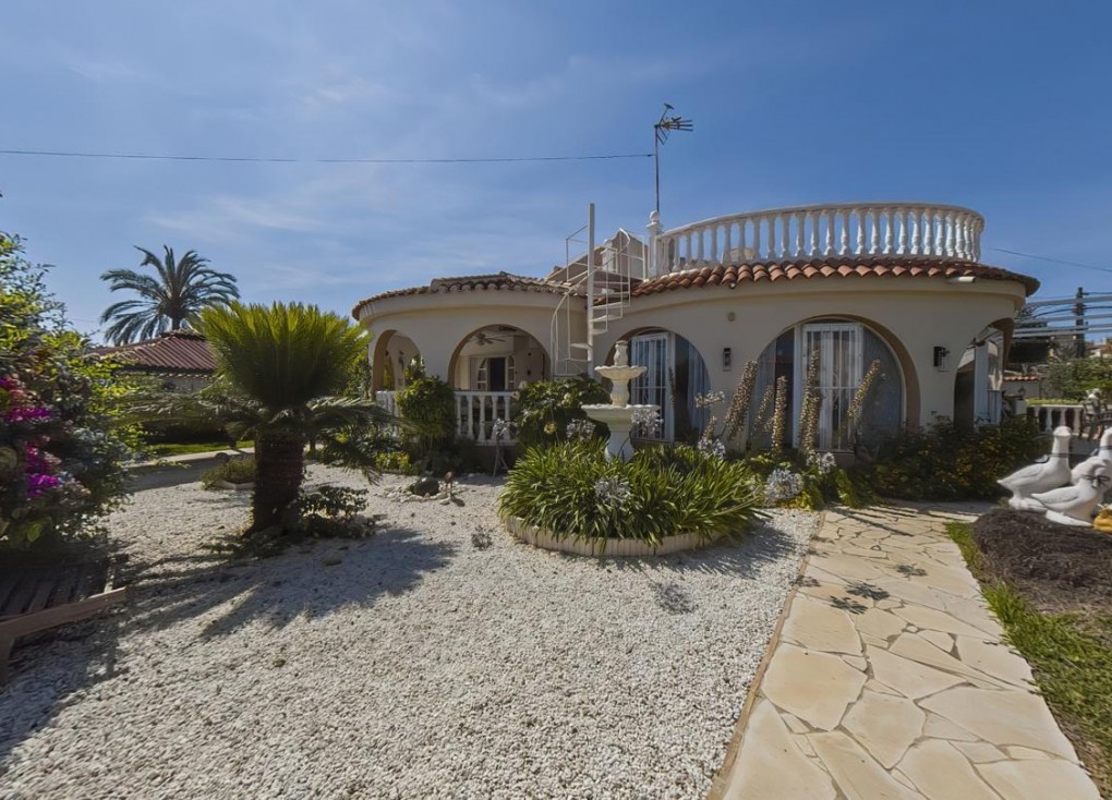 Resale - Chalet - Torrevieja