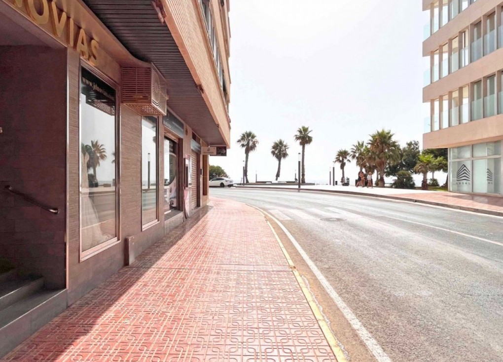 Resale - Commercial - Torrevieja - Playa del Cura