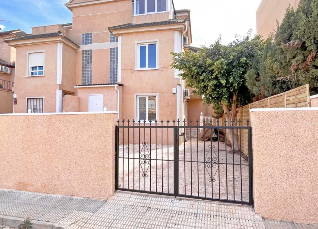 Resale - Semi-Detached - Orihuela Costa - La Zenia