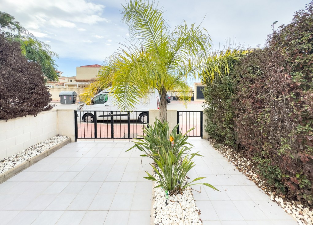 Resale - Semi-Detached - Torrevieja - Aguas Nuevas