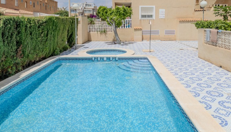 Återförsäljning - Duplex apartment (två våningar) - Torrevieja - Los Frutales