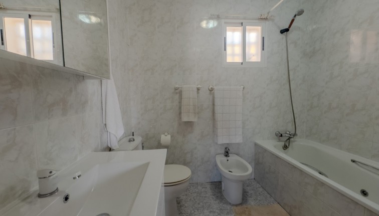 Återförsäljning - Duplex apartment (två våningar) - Torrevieja - Los Frutales