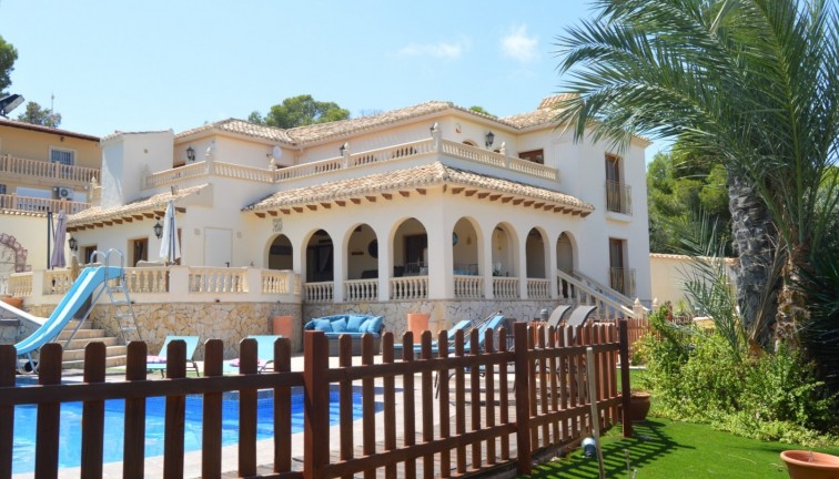 Resale - Chalet - Orihuela Costa - Villamartín