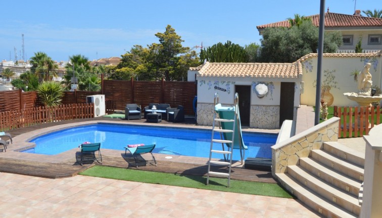 Resale - Chalet - Orihuela Costa - Villamartín