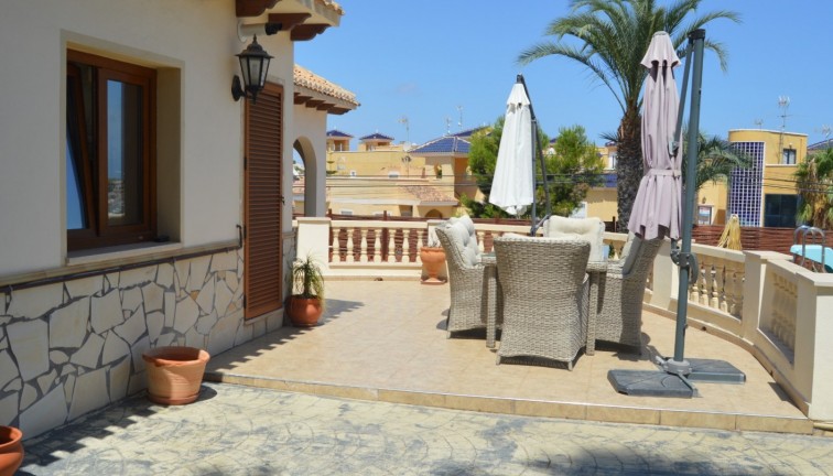 Resale - Chalet - Orihuela Costa - Villamartín