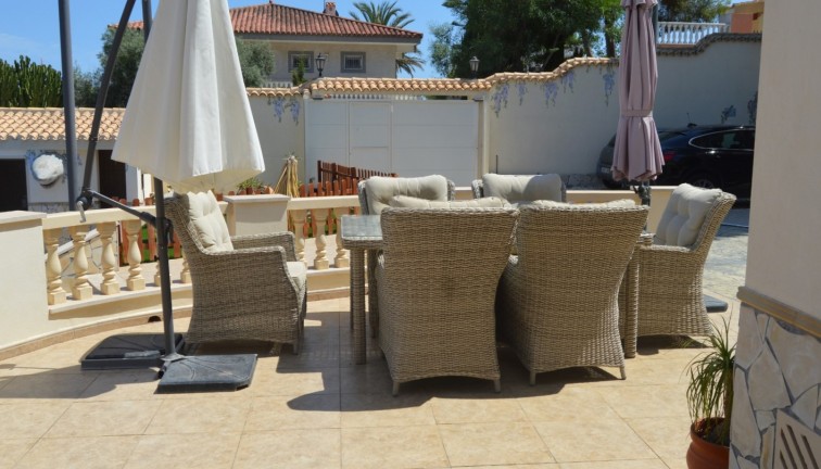 Resale - Chalet - Orihuela Costa - Villamartín