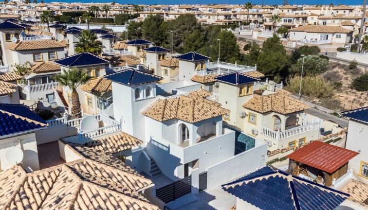 Resale - Chalet - Orihuela Costa - La Zenia