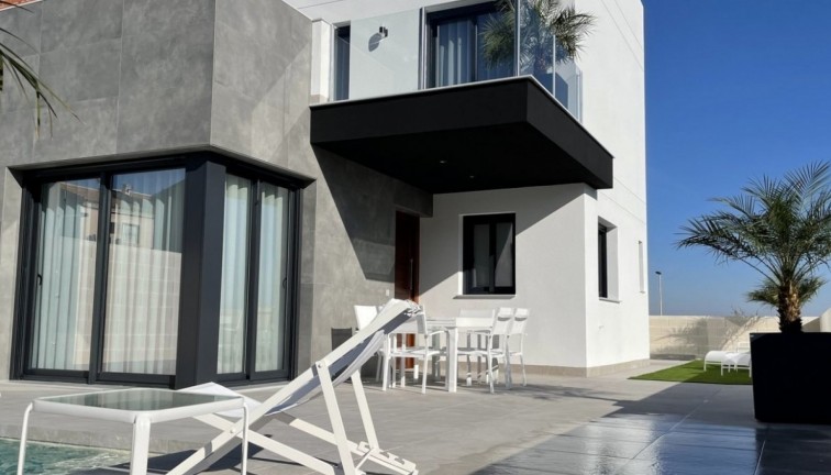 Resale - Chalet - Torrevieja - Los Altos