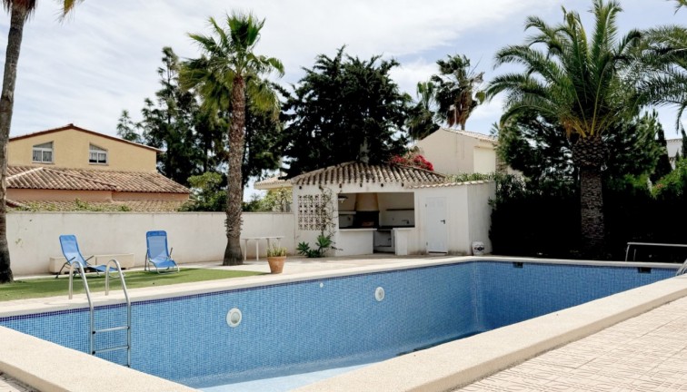 Resale - Chalet - Orihuela Costa - La Zenia