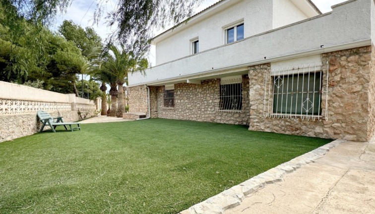 Resale - Chalet - Orihuela Costa - La Zenia