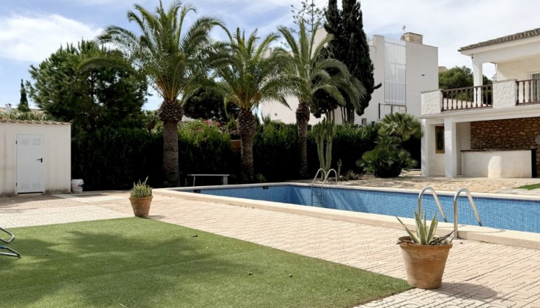 Resale - Chalet - Orihuela Costa - La Zenia