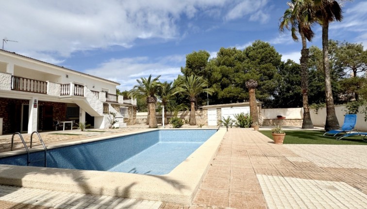 Resale - Chalet - Orihuela Costa - La Zenia