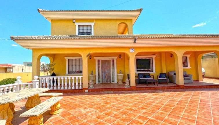 Resale - Chalet - Torrevieja - Los Balcones