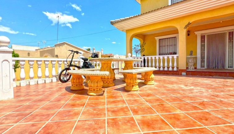 Jälleenmyynti - Erillistalo - Torrevieja - Los Balcones