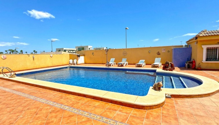 Resale - Chalet - Torrevieja - Los Balcones