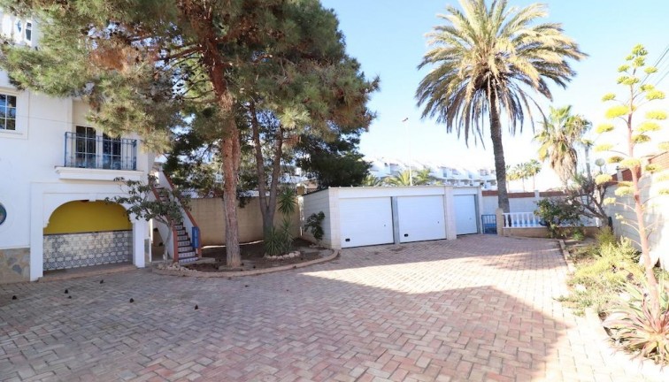 Resale - Chalet - Orihuela Costa - Los Dolses