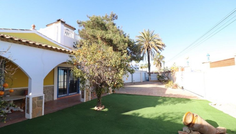 Resale - Chalet - Orihuela Costa - Los Dolses