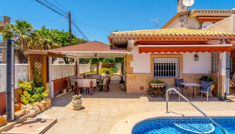 Resale - Chalet - Orihuela Costa - Campoamor