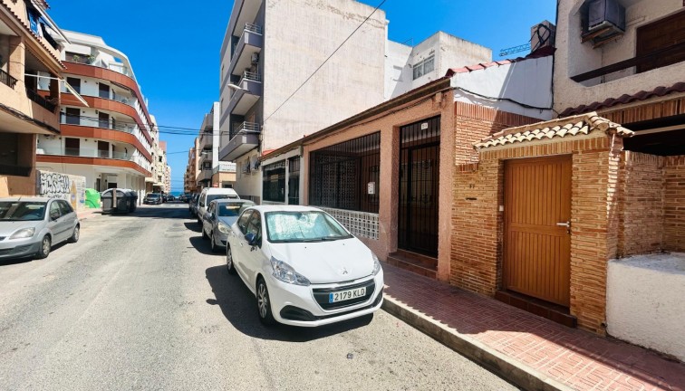 Jälleenmyynti - Erillistalo - Torrevieja - Playa de los Locos