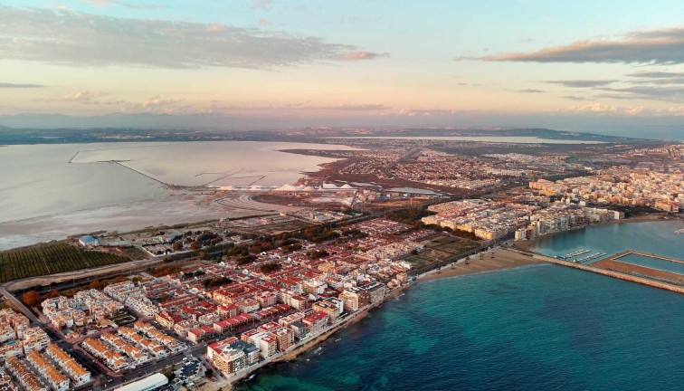 Nybyggen - Lägenhet - Torrevieja - Playa de los Locos