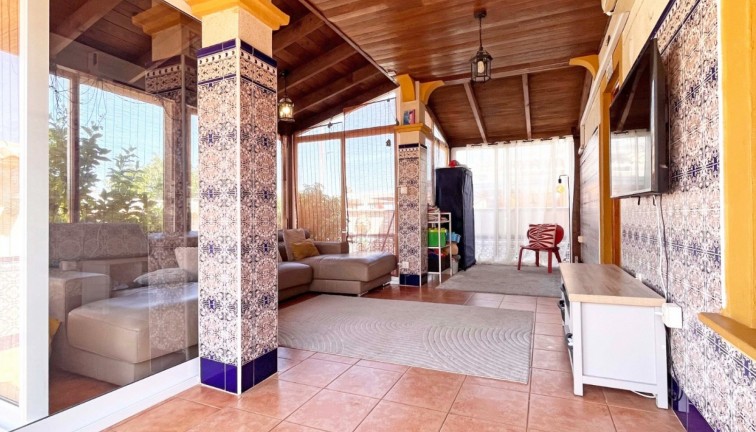 Resale - Chalet - Orihuela Costa - Punta Prima