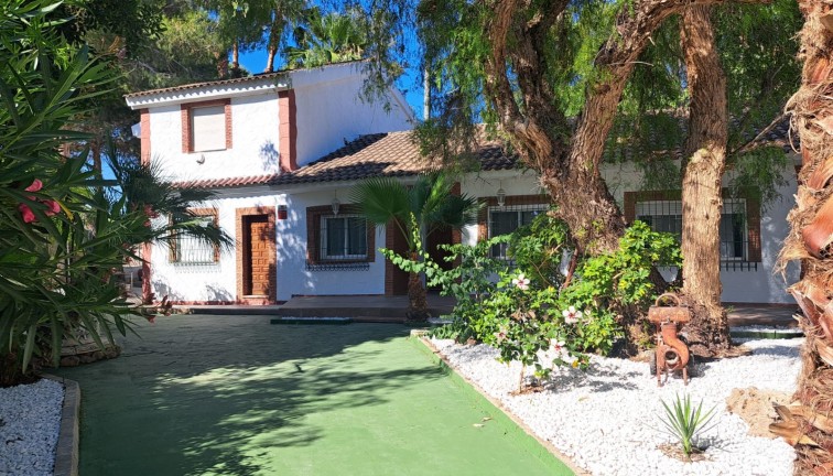 Resale - Chalet - Orihuela - Orihuela Costa