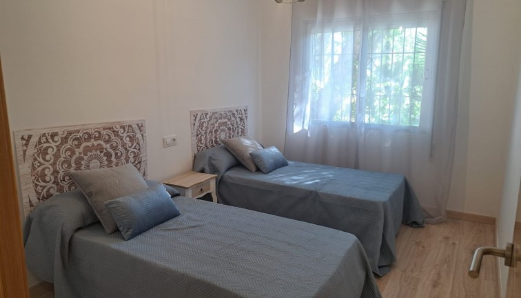 Resale - Chalet - Orihuela - Orihuela Costa