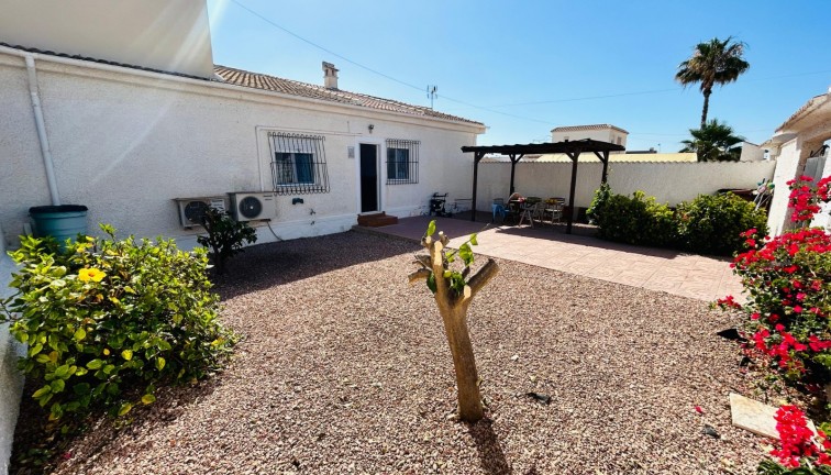 Resale - Chalet - Torrevieja - La Siesta