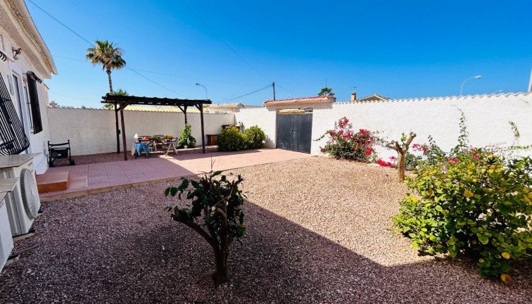 Resale - Chalet - Torrevieja - La Siesta