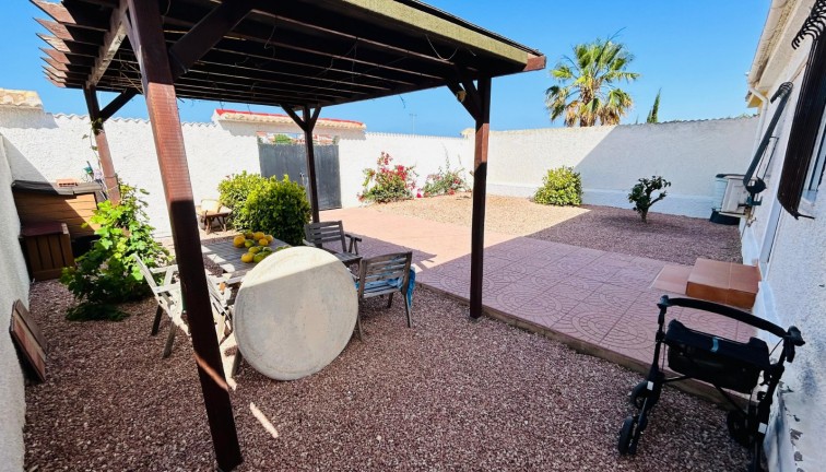 Resale - Chalet - Torrevieja - La Siesta