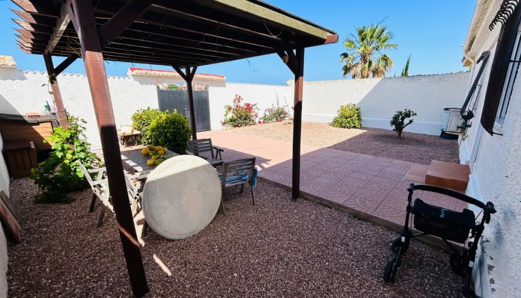 Resale - Chalet - Torrevieja - La Siesta