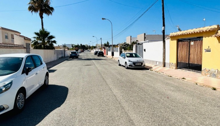 Jälleenmyynti - Erillistalo - Torrevieja - La Siesta