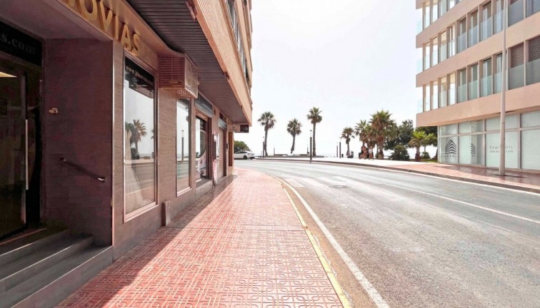 Resale - Commercial - Torrevieja - Playa del Cura