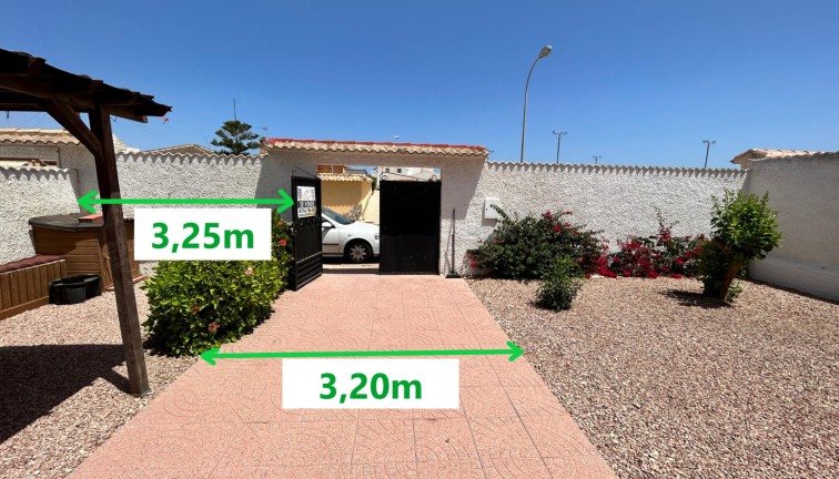 Resale - Chalet - Torrevieja - La Siesta