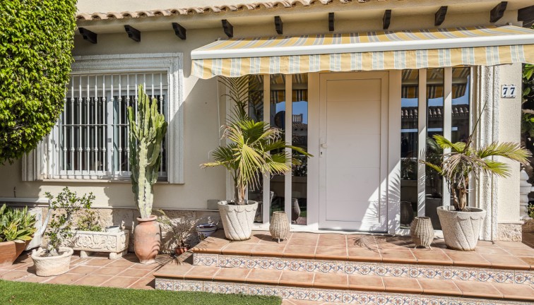 Jälleenmyynti - Triplex - Orihuela Costa - Cabo Roig