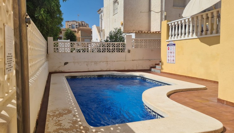 Jälleenmyynti - Duplex-asunto - Torrevieja - La Rosaleda