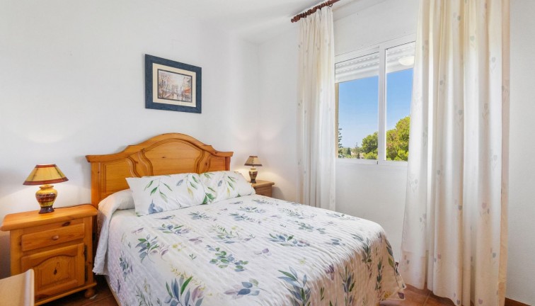 Resale - Apartment - Orihuela Costa - Campoamor