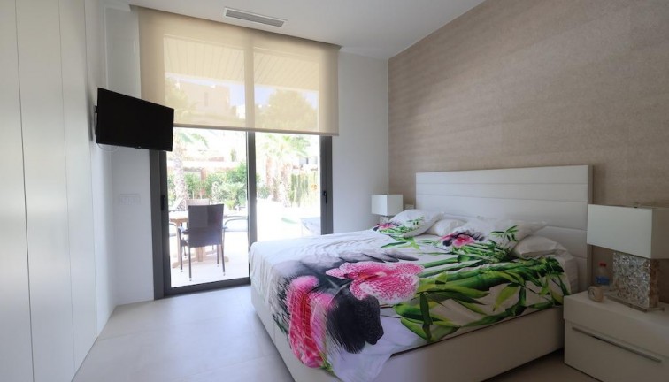 Resale - Chalet - Orihuela - Las Colinas